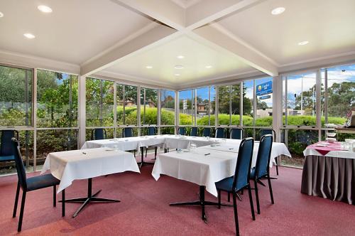 Ringwood Lake Inn - Tap to explore photos