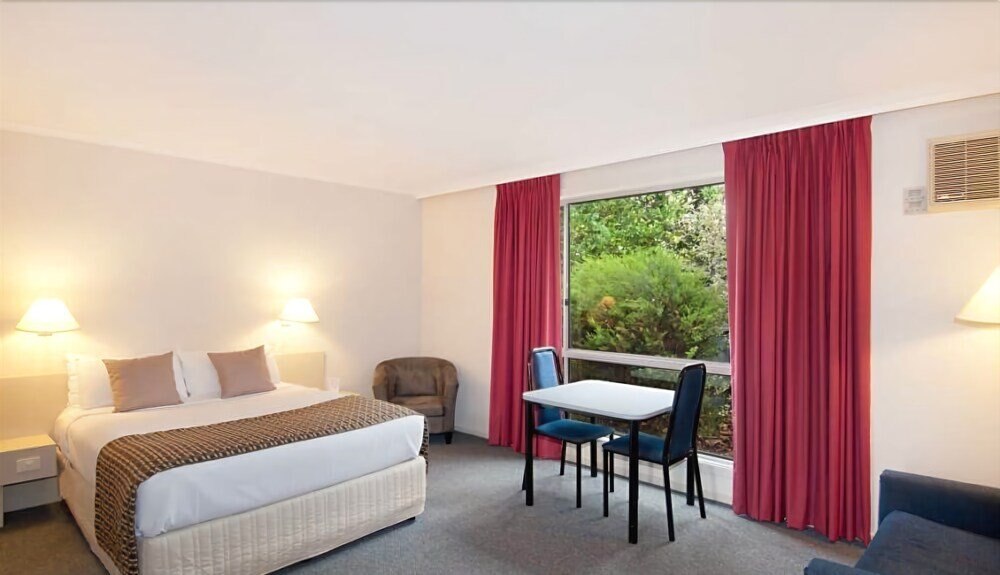 Ringwood Lake Inn - Tap to explore photos