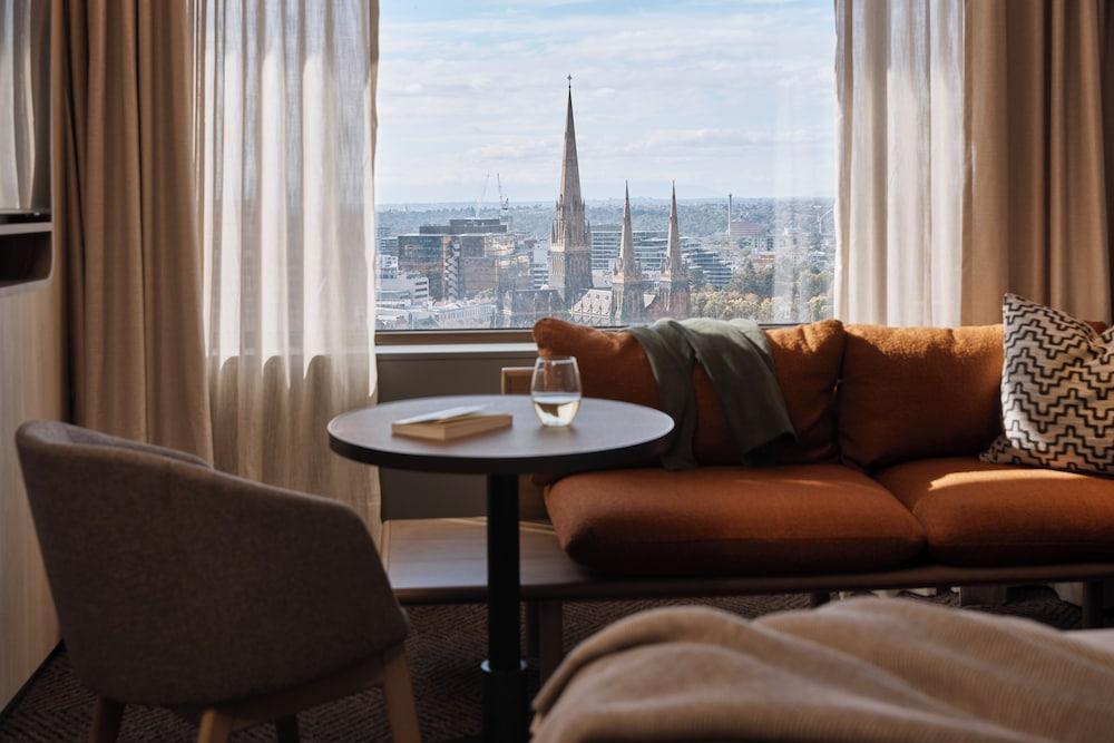 Rydges Melbourne Room Type - Rydges Deluxe Corner King