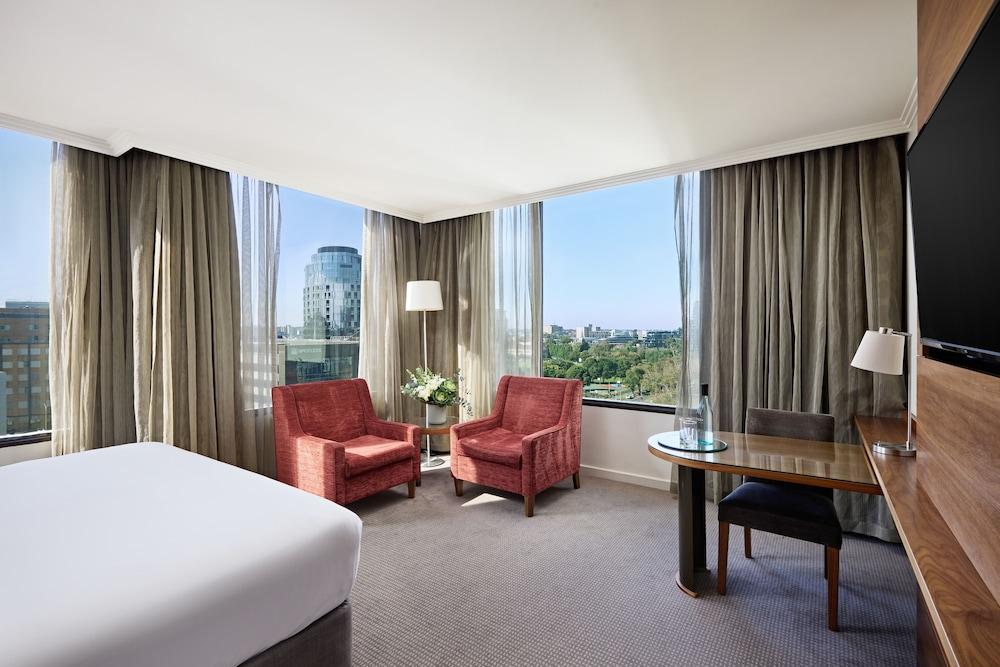 View Melbourne Room Type - Deluxe King Room