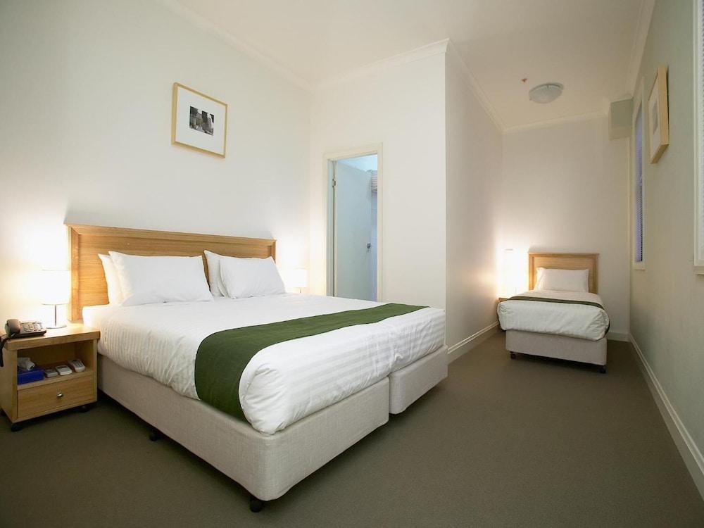 Hotel Sophia Room Type - Standard Triple Room Hotel Sophia Room Type - Standard Triple Room