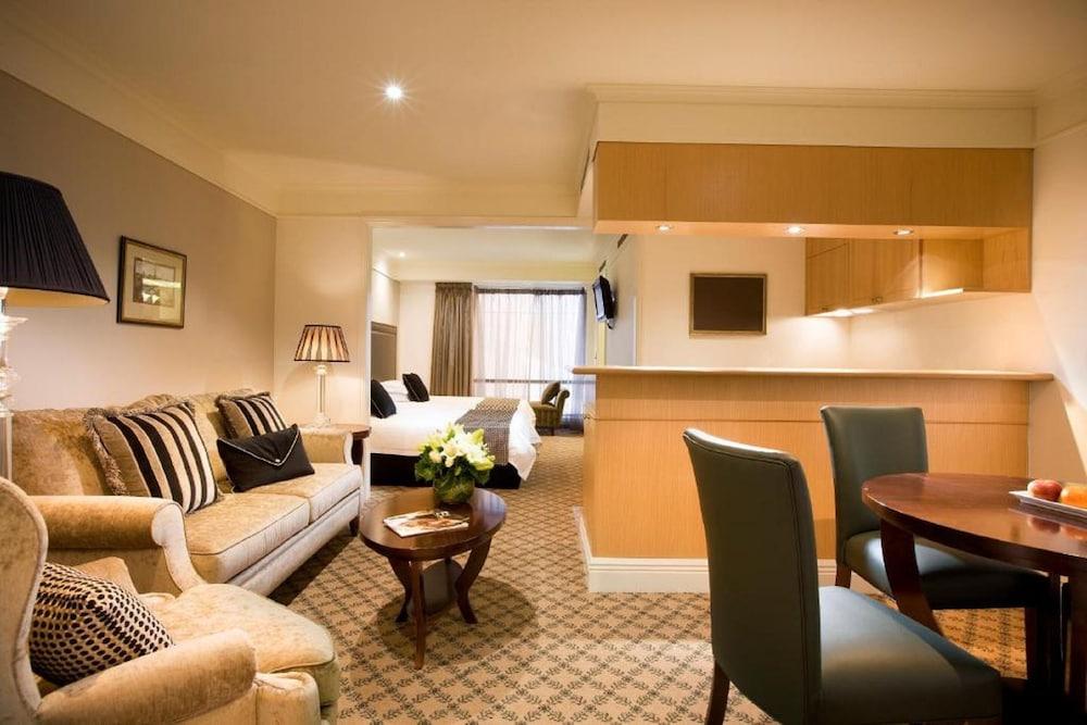 Stamford Plaza Melbourne Room Type - One Bedroom Twin Suite with Single Spa Bath