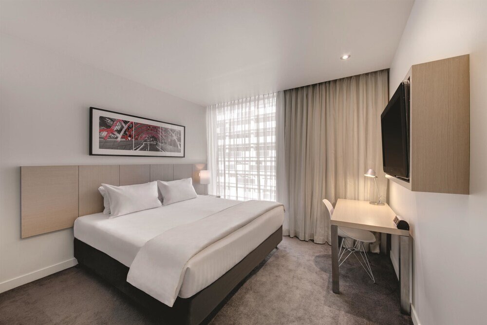 Travelodge Hotel Melbourne Docklands Room Type - Standard King Room