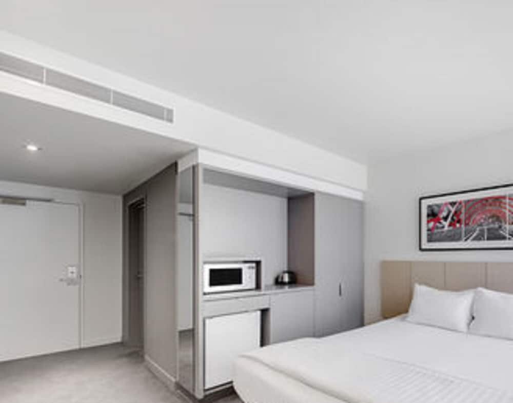 Travelodge Hotel Melbourne Docklands Room Type - Standard Room, Accessible (Weekly Housekeeping)