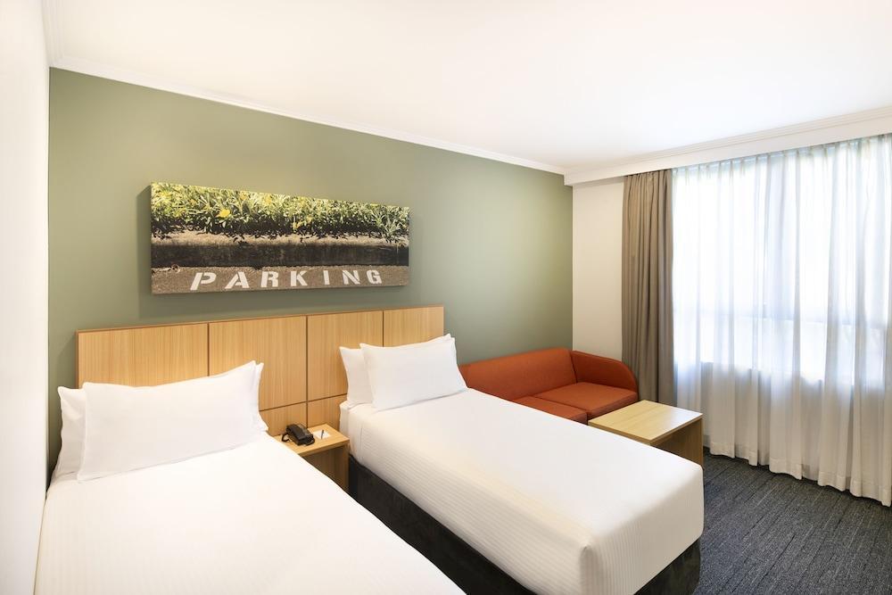 Mercure Melbourne Southbank Room Type - Standard Accessible Twin Room