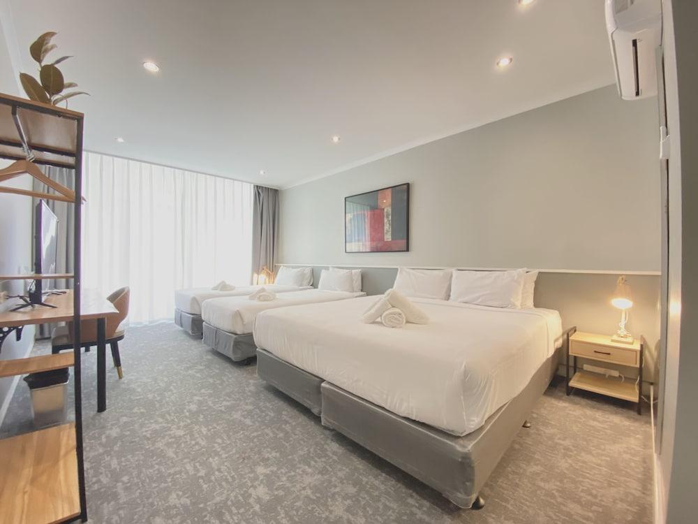 The Parkmore Hotel Room Type - Standard Triple Room