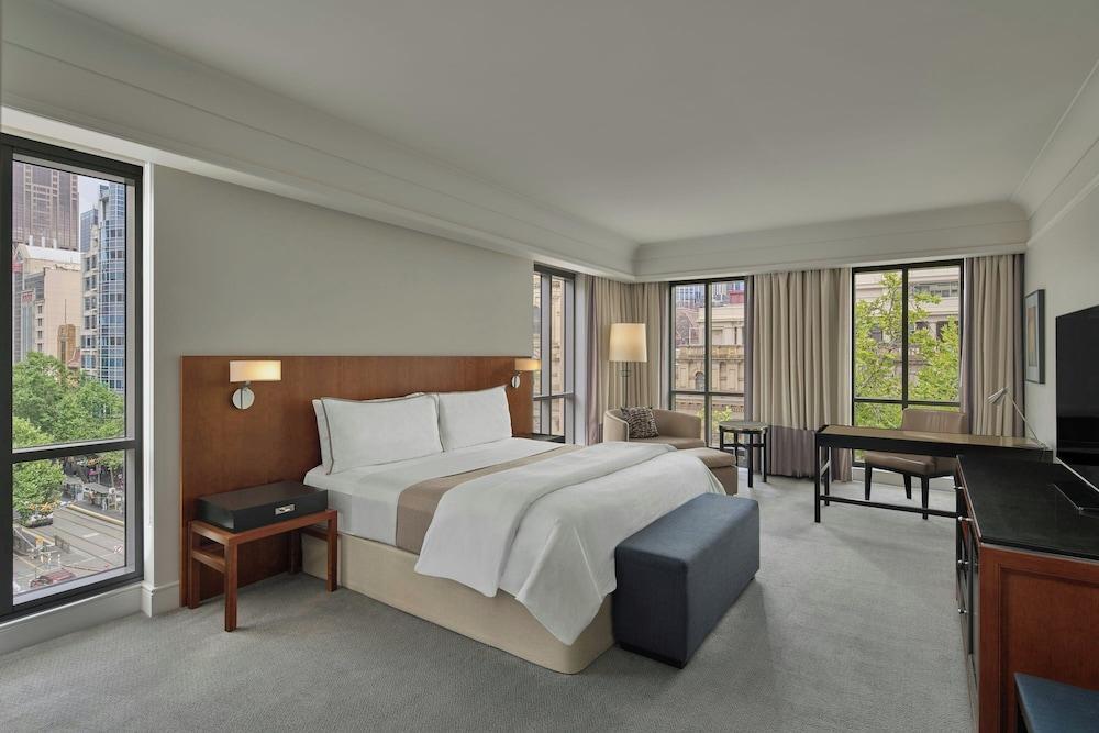 The Westin Melbourne Room Type - Deluxe Studio, 1 King Bed, City View, Corner (Deluxe Corner Studio)