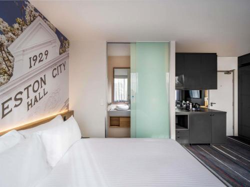 Novotel Melbourne Preston Room Type - Superior Queen Room