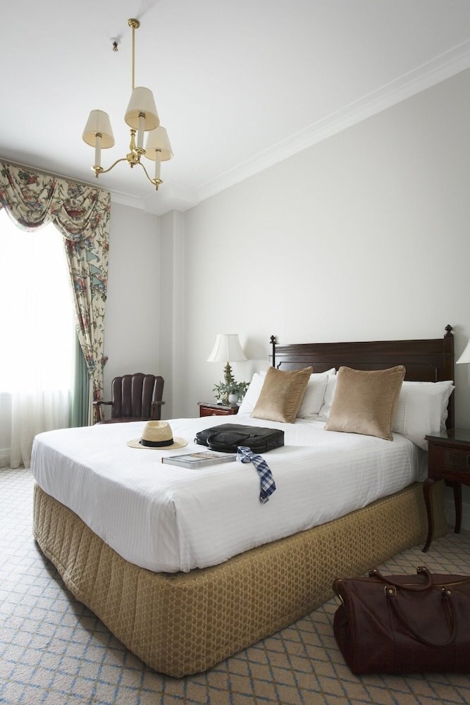 The Hotel Windsor Room Type - Traditional Queen Room