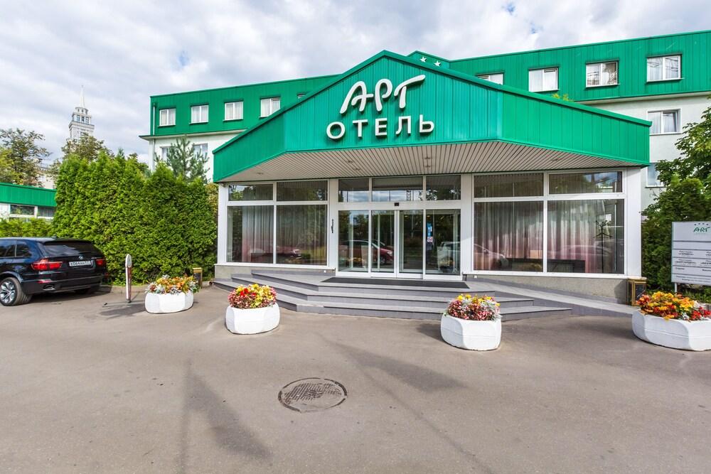 Art Hotel - Tap to explore photos