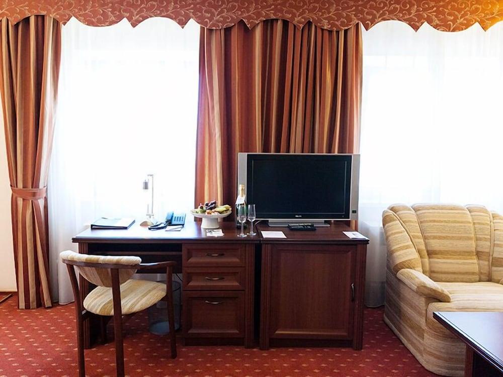 Maxima Slavia Hotel - Tap to explore photos