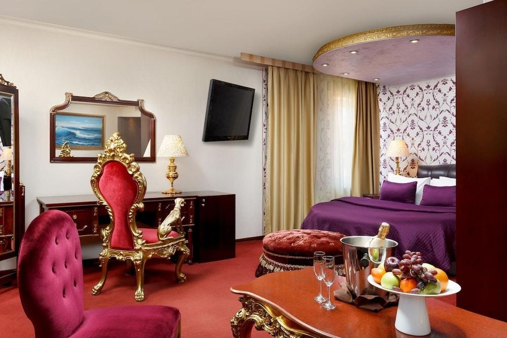 Hotel Mandarin Moscow - Tap to explore photos