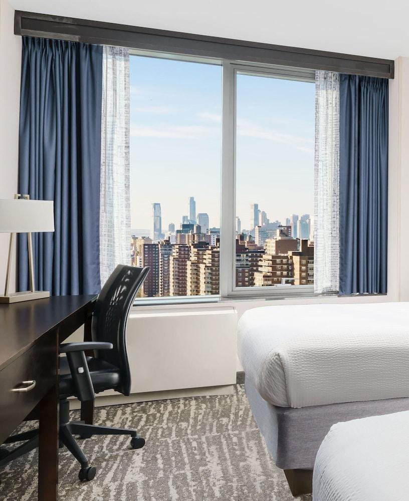 Fairfield Inn & Suites New York Midtown Manhattan/Penn Station - Tap to explore photos