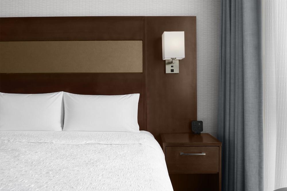 Hampton Inn by Hilton Manhattan Grand Central Room Type - 1 KING BED NONSMOKING