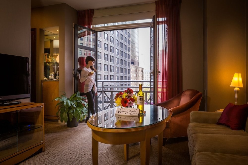 Hotel Giraffe by Library Hotel Collection Room Type - Suite, 1 King Bed with Sofa bed, Balcony