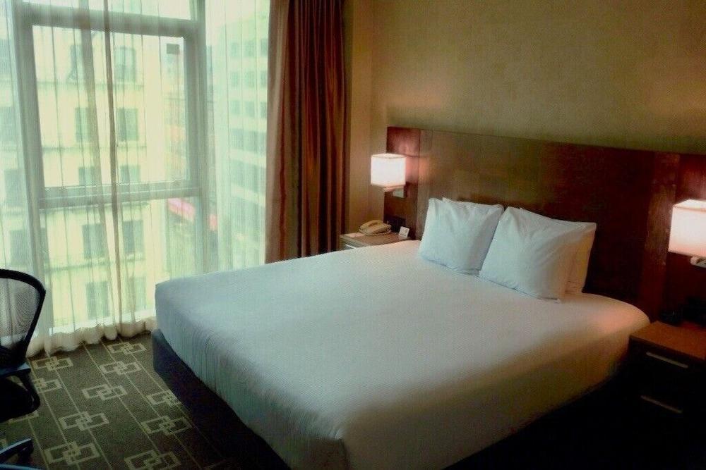 Wyndham Garden Chinatown Room Type - 1 King Bed, Deluxe Room, Non-Smoking
