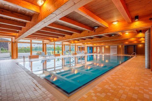Park Holiday Congress & Wellness Hotel - Tap to explore photos
