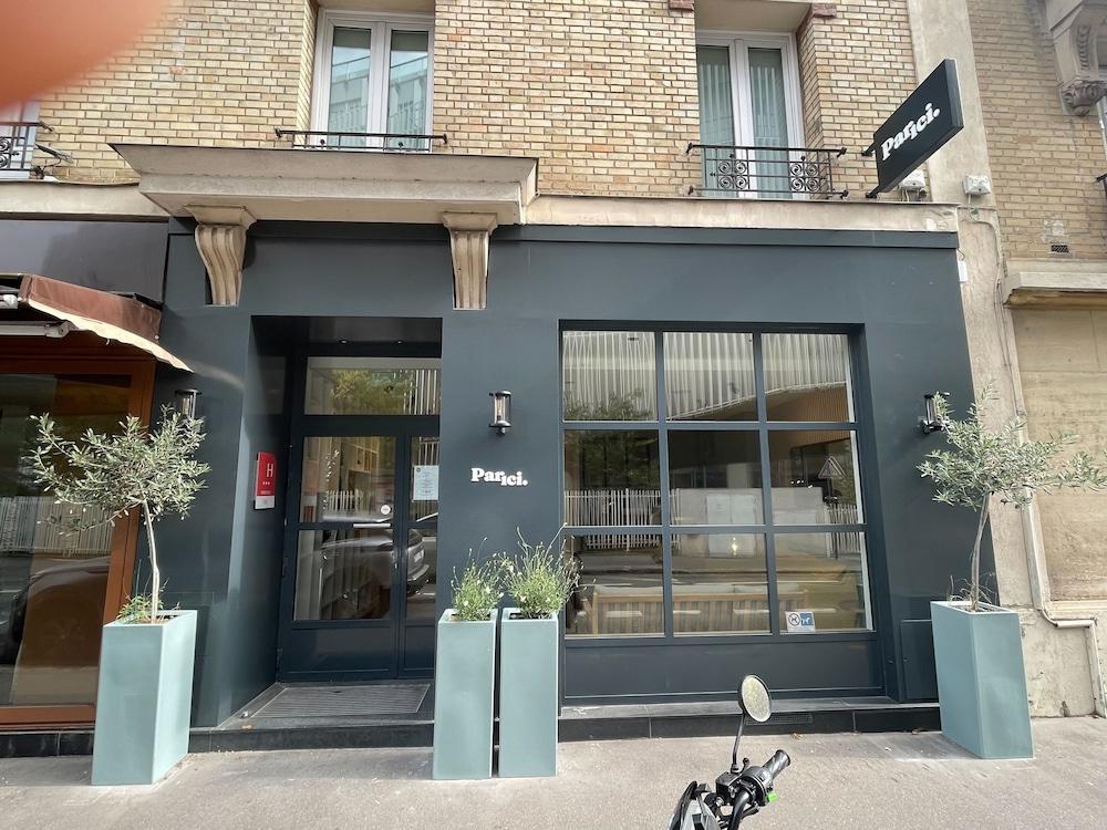 Parici Hotel Boulogne Billancourt - Tap to explore photos