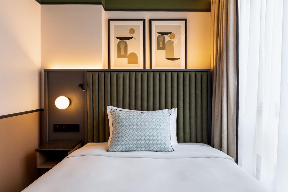 Le Parchamp, Paris Boulogne, a Tribute Portfolio Hotel Room Type - Room, 1 Queen Bed