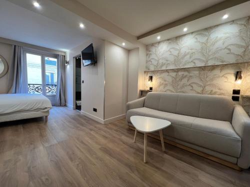 Hotel Nation Montmartre - Tap to explore photos
