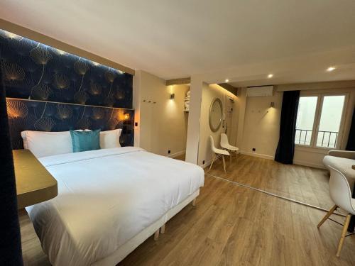 Hotel Nation Montmartre - Tap to explore photos