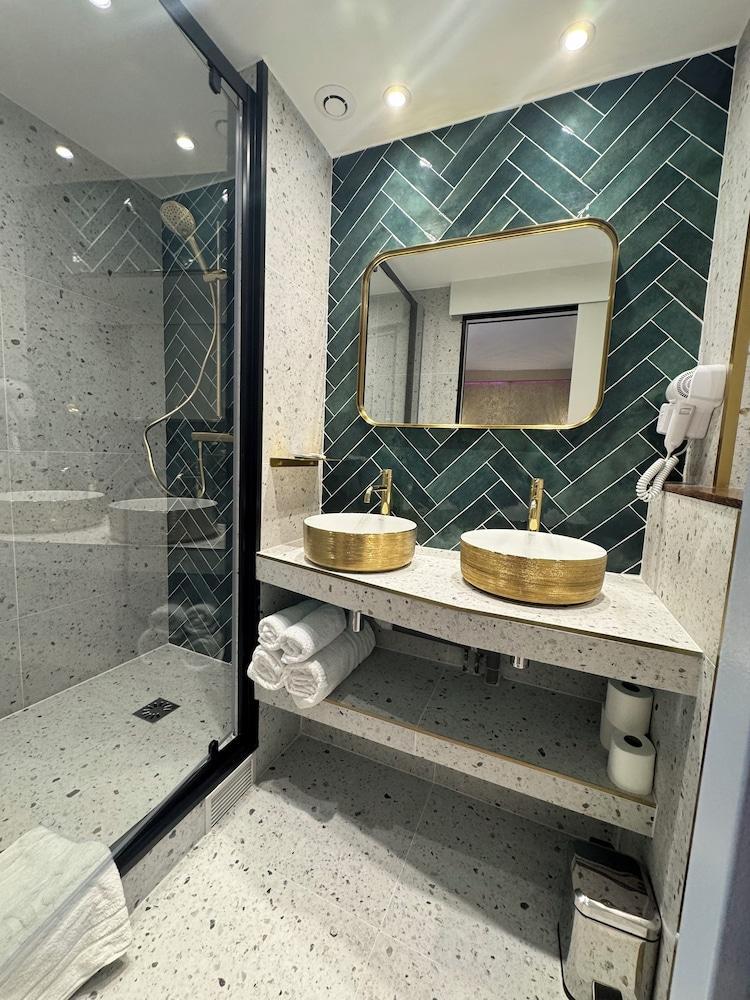 Hotel Nation Montmartre Room Type - Gold Premium