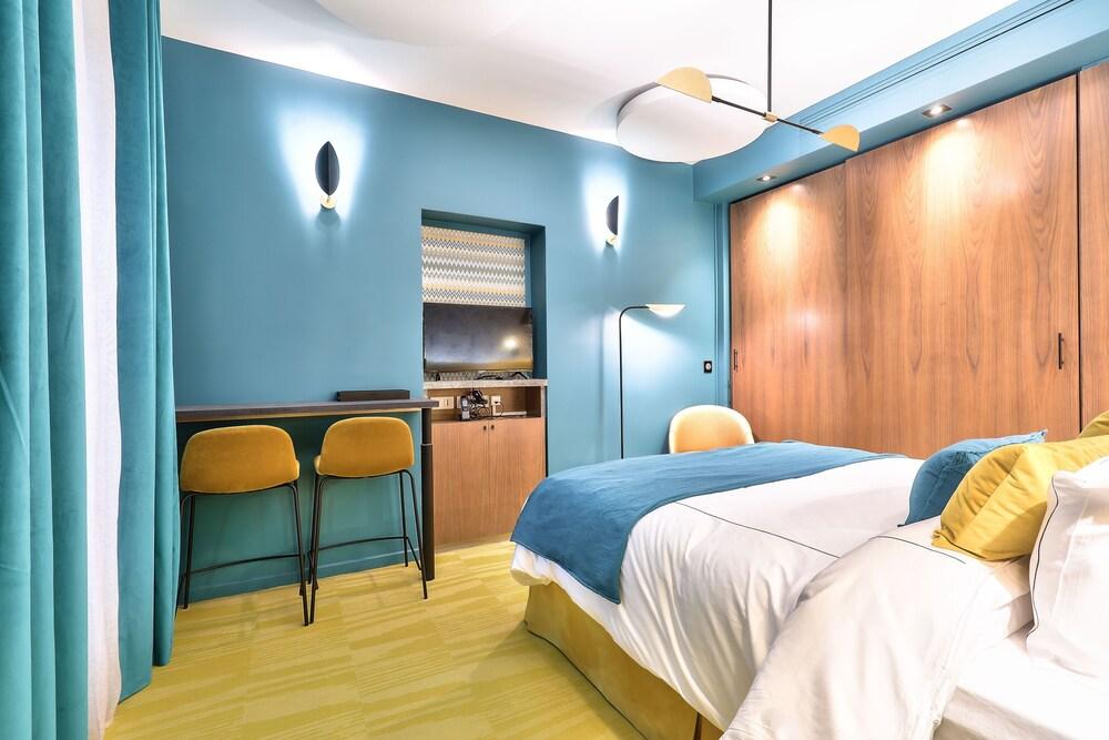 Hôtel 33 Marbeuf Room Type - Deluxe Room (Montmartre)