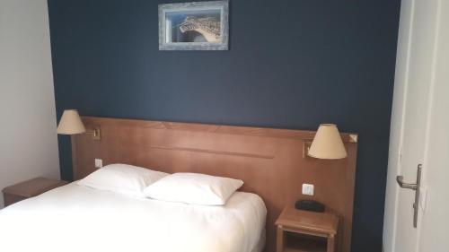 Hôtel de la Perdrix Rouge Room Type - Double Room with Shower Hôtel de la Perdrix Rouge Room Type - Double Room with Shower