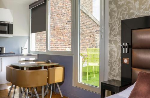 Hotel Ambre Room Type - Triple Room with Terrace Hotel Ambre Room Type - Triple Room with Terrace