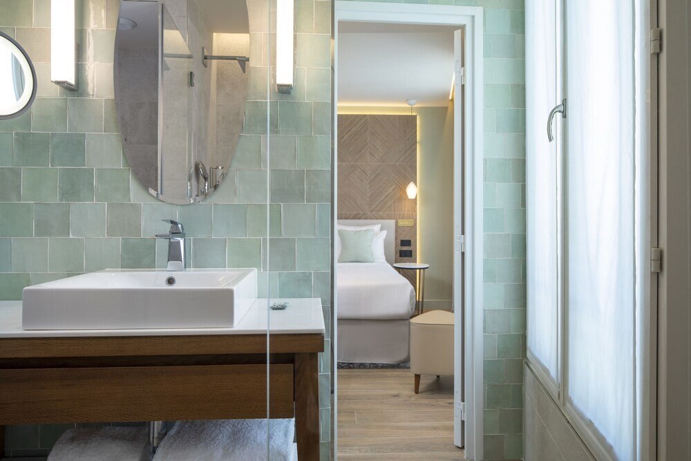 Hotel Des Champs Elysees Room Type - Deluxe Double or Twin Room Hotel Des Champs Elysees Room Type - Deluxe Double or Twin Room
