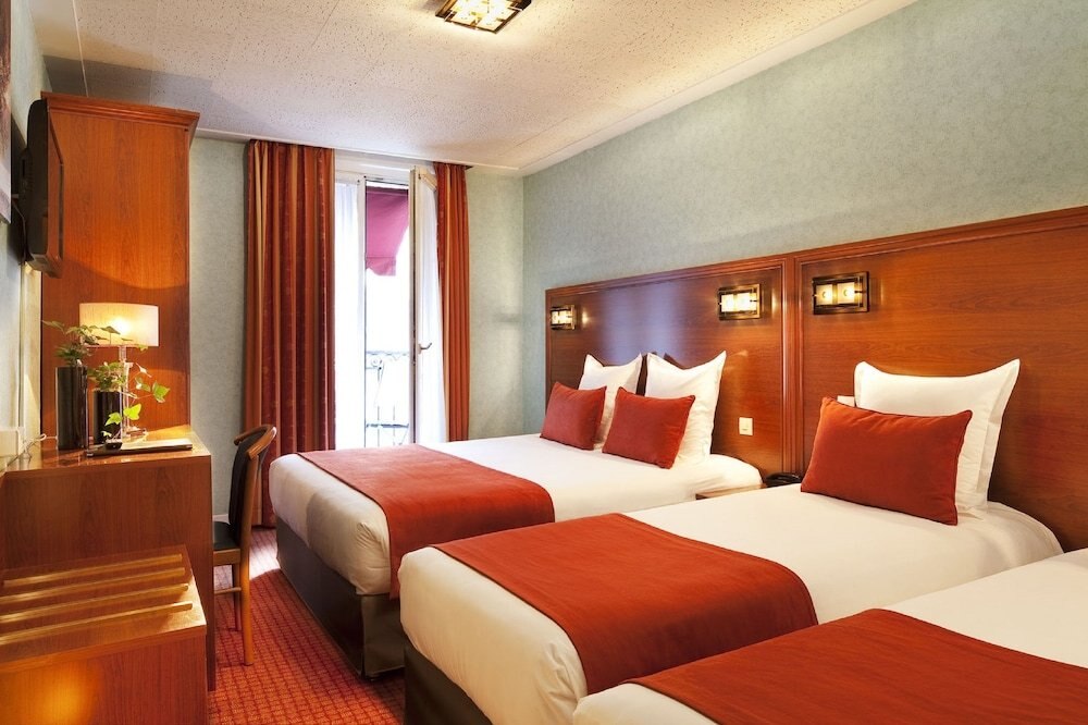 Hôtel Terminus Lyon Room Type - Quadruple Room (with shower) Hôtel Terminus Lyon Room Type - Quadruple Room (with shower)
