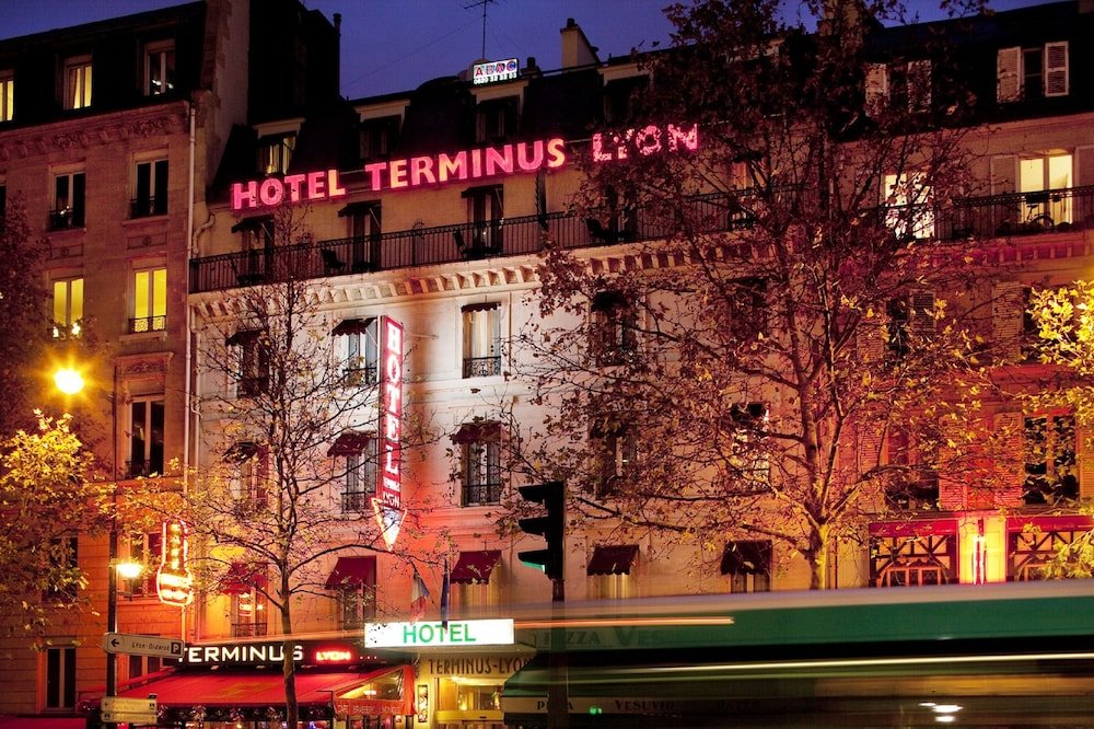 Hôtel Terminus Lyon - Tap to explore photos