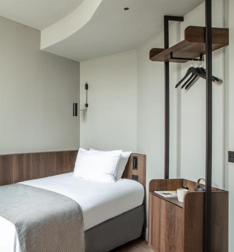 ibis Styles Paris Gare du Nord TGV - Tap to explore photos