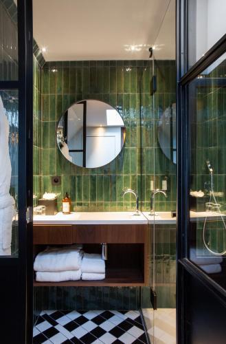 Hotel Flanelles Paris Room Type - Classic Room