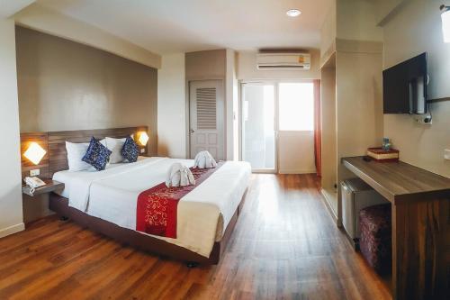 Eastiny Inn Hotel Room Type - Deluxe King Room with City View
