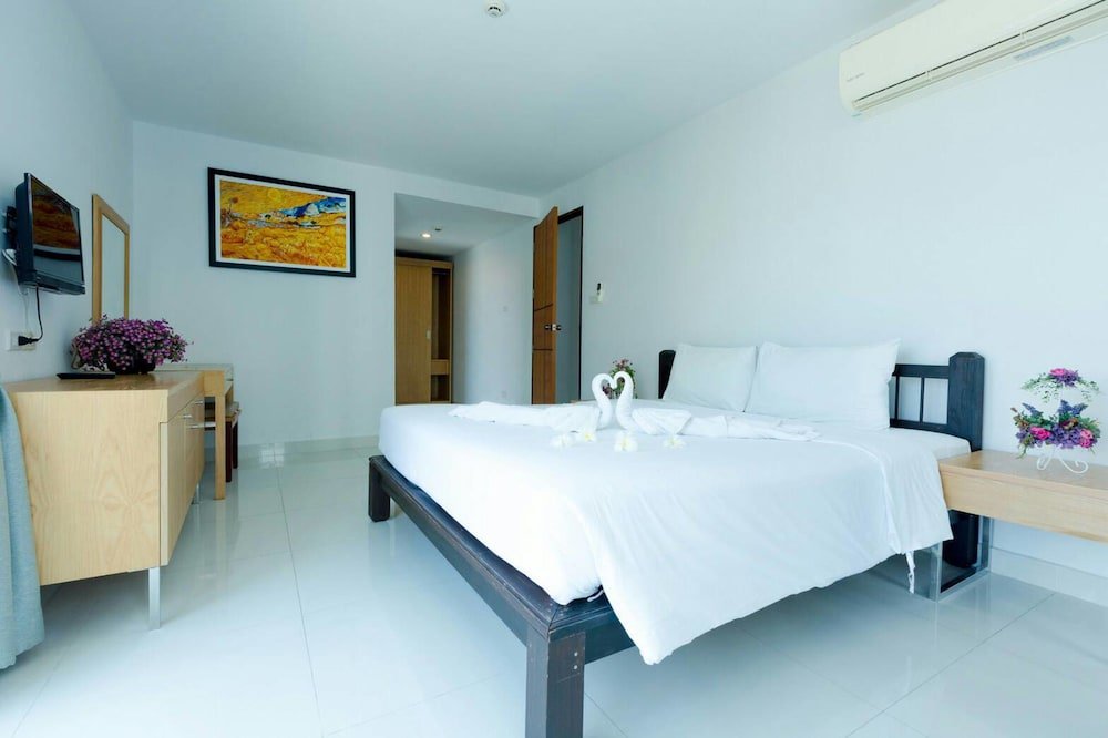 Neo Hotel Pattaya - Tap to explore photos