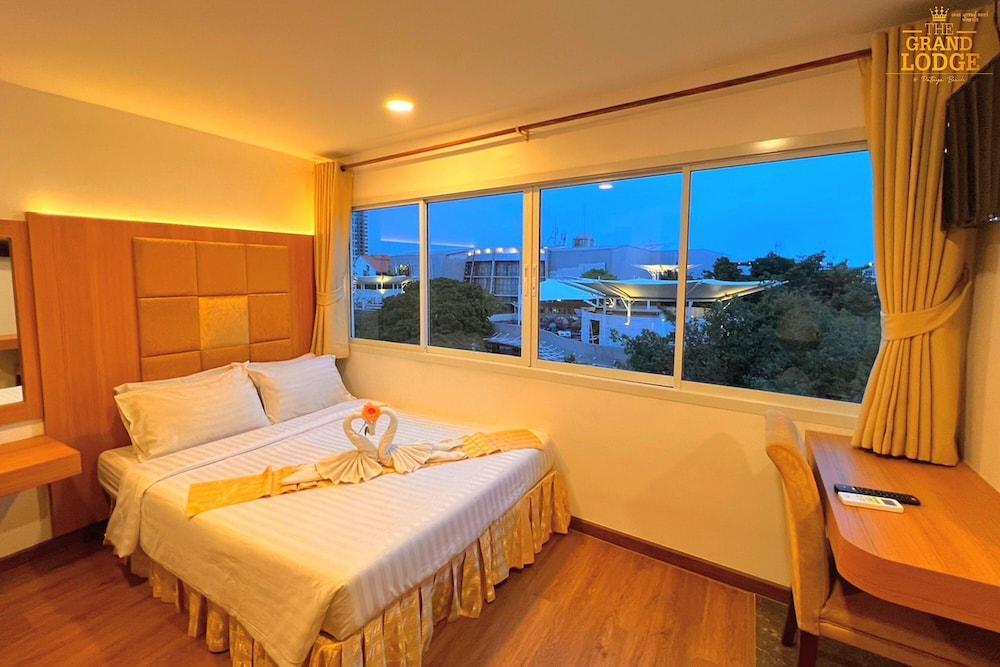 The Grand Lodge Pattaya Room Type - Superior Double Room