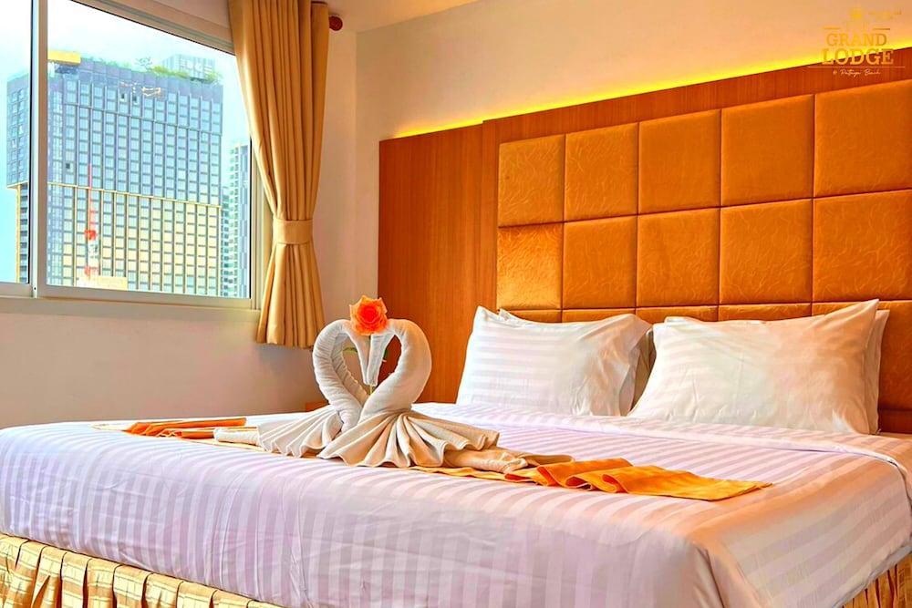 The Grand Lodge Pattaya Room Type - Deluxe Double Room