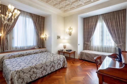 Hotel Aventino - Tap to explore photos