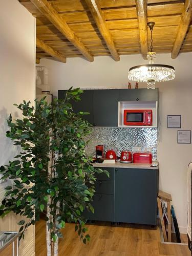 Guest House Ventisei Scalini A Trastevere - Tap to explore photos