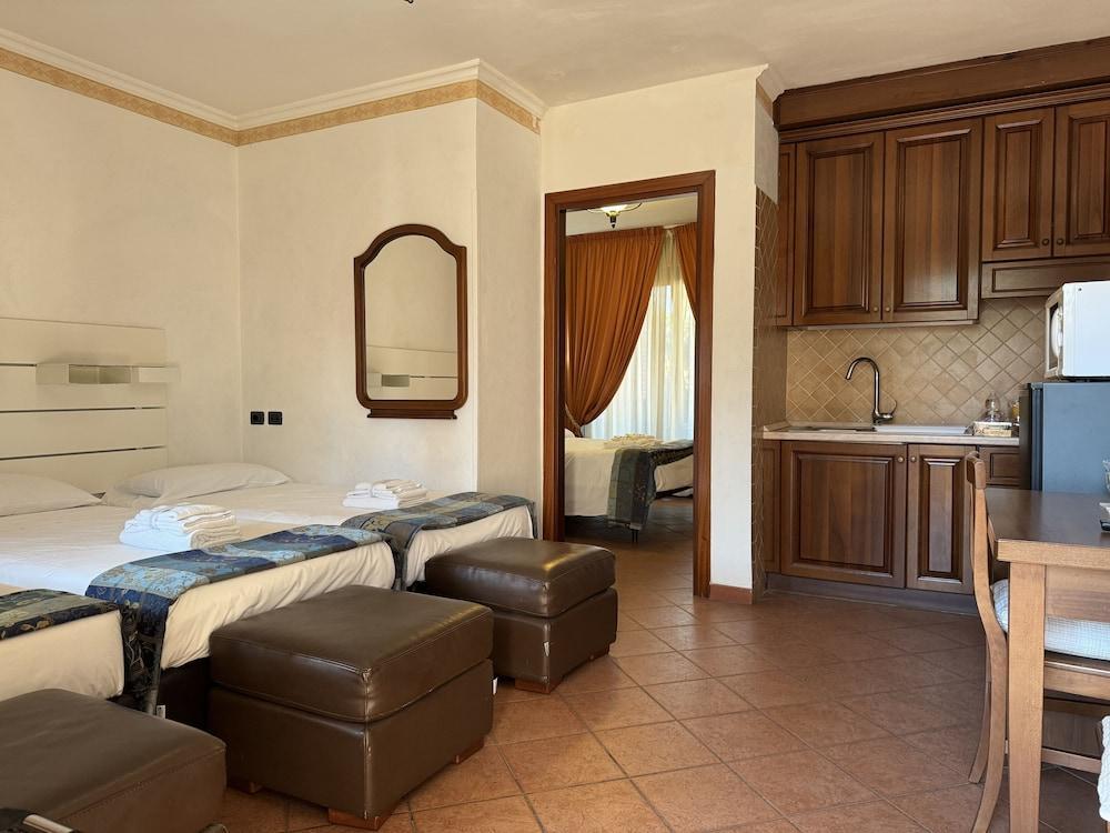 Euro House Inn Airport Room Type - Deluxe Suite, 2 Bedrooms, Air conditioning, Executive Level