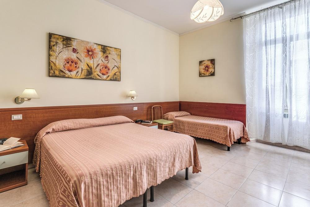 Hotel Katty Room Type - Triple Room Hotel Katty Room Type - Triple Room