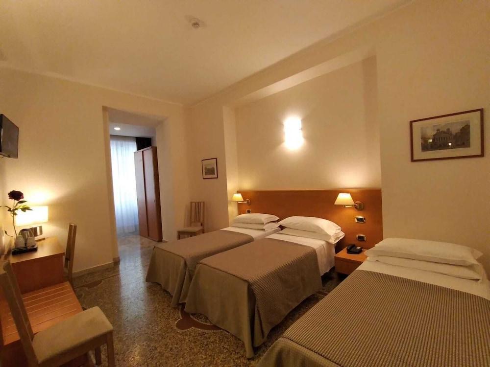 Hotel Principe Eugenio Room Type - Triple Room