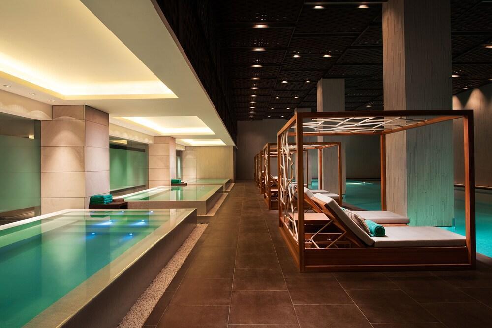 Banyan Tree Shanghai On The Bund - Tap to explore photos