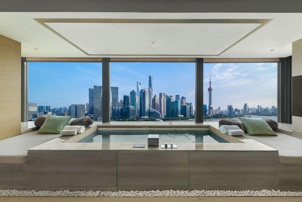 Banyan Tree Shanghai On The Bund Room Type - Pearl Tower View Sanctuary with Oasis Pool - Oriental Pearl Tower View Banyan Tree Shanghai On The Bund Room Type - Pearl Tower View Sanctuary with Oasis Pool - Oriental Pearl Tower View