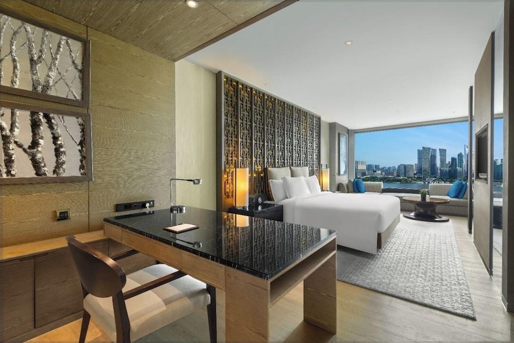 Banyan Tree Shanghai On The Bund Room Type - Riverside Retreat - King Bed Room