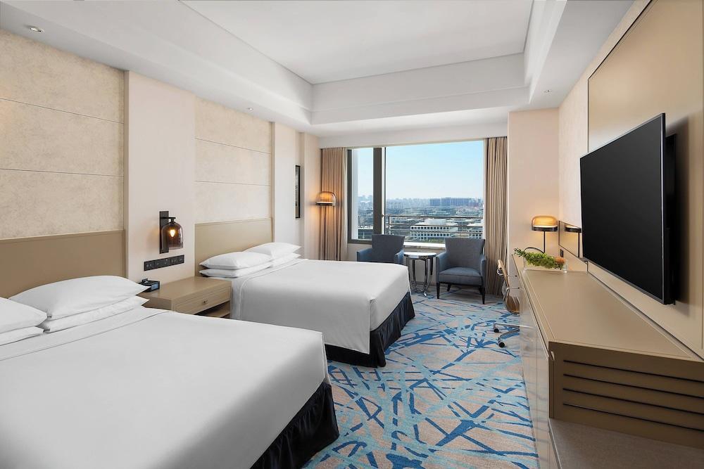 Renaissance Shanghai Caohejing Hotel by Marriott Room Type - Room, 2 Double Beds