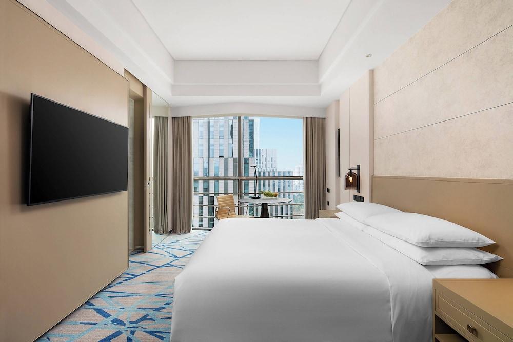 Renaissance Shanghai Caohejing Hotel by Marriott Room Type - Room, 1 King Bed