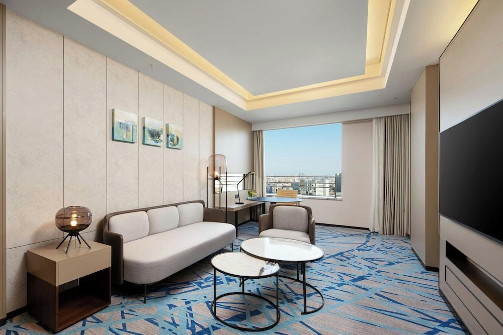 Renaissance Shanghai Caohejing Hotel by Marriott Room Type - Club Suite, 1 Bedroom