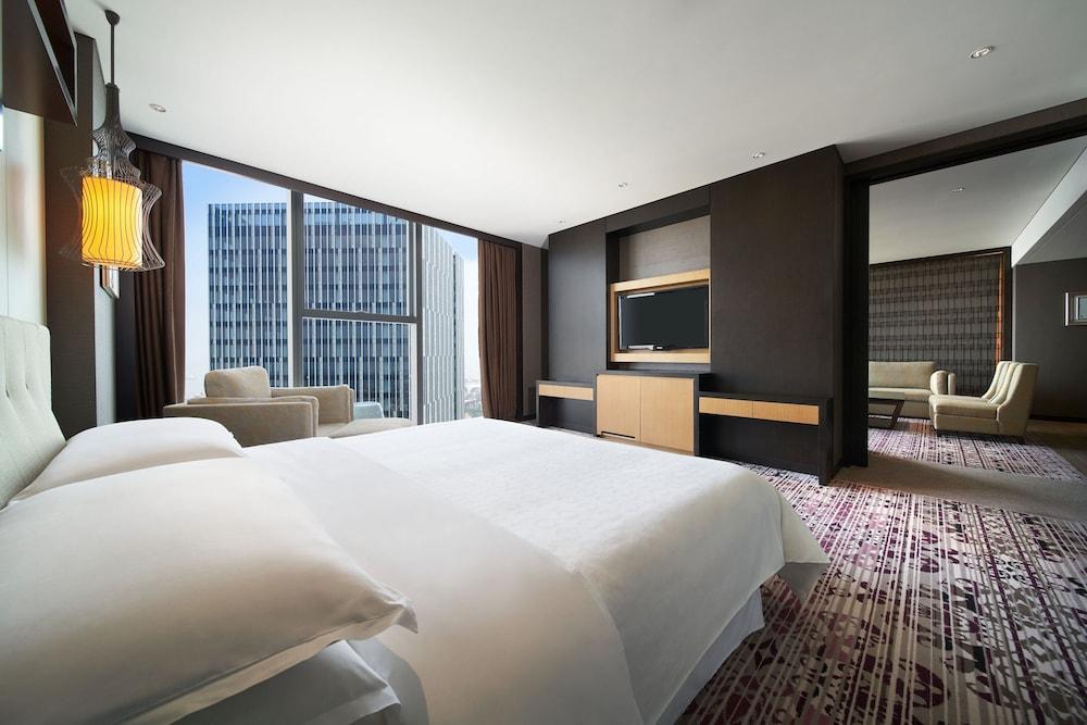 Sheraton Shanghai Waigaoqiao Hotel Room Type - Premier Suite, 1 King Bed